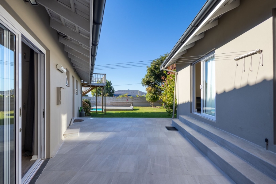 5 Bedroom Property for Sale in Upper Robberg Western Cape